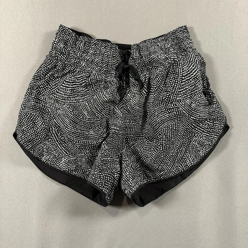 Lululemon Shorts Womens 2 Black Polka Dot 2.5 Inseam Running Zip Pocket Athletic